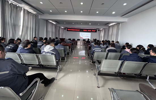 額吉淖爾制鹽有限公司工會與東烏旗工會等單位聯合開展“鑄牢中華民族共同體意識”——“助力鄉村振興 發揚紅色輕騎兵精神 關愛職工暖心義診”大型志愿服務活動